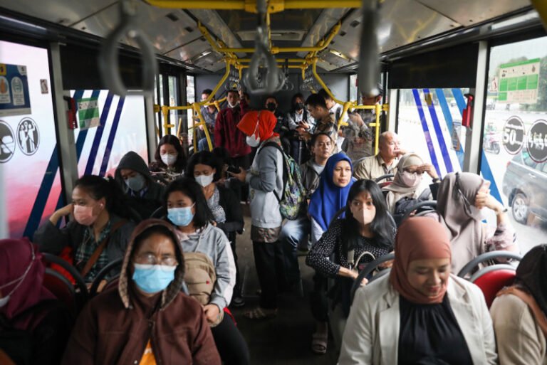 Hari Kartini, Penumpang Perempuan Gratis Naik TransJ-MRT-LRT