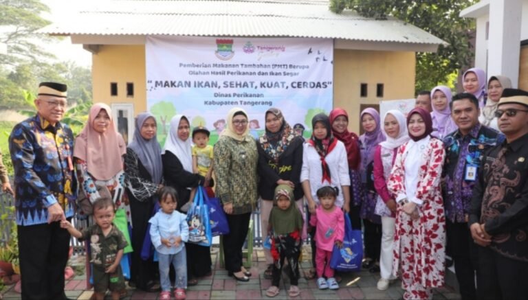 Warga Caringin Antusias Ikuti Program Gerebek Posyandu dengan PMT Ikan Segar
