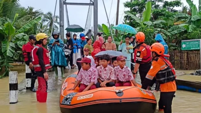 Warga Lebak Diimbau untuk Waspada Cuaca Buruk di Malam Hari