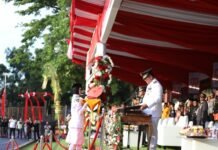 Detik-Detik Khidmat Penurunan Sang Saka Merah Putih di Kota Tangerang