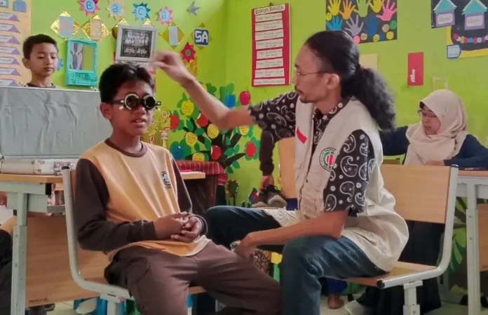 Baznas Salurkan Bantuan Kacamata untuk 38,6 Persen Siswa SD di Cilegon yang Alami Gangguan Penglihatan