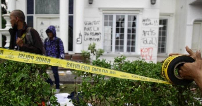 Poilisi Tetapkan 6 Orang Tersangka Kasus Penjarahan Rumah Uya Kuya