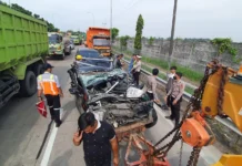 Airbag Tak Mengembang, Pengemudi Xpander Luka Usai Ditabrak Dump Truk di Tol Cilegon