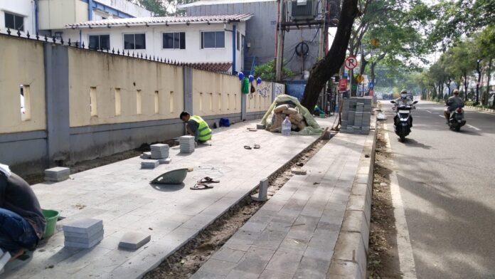 Trotoar Ciater Kini Lebih Nyaman, Aman, dan Inklusif untuk Semua Warga