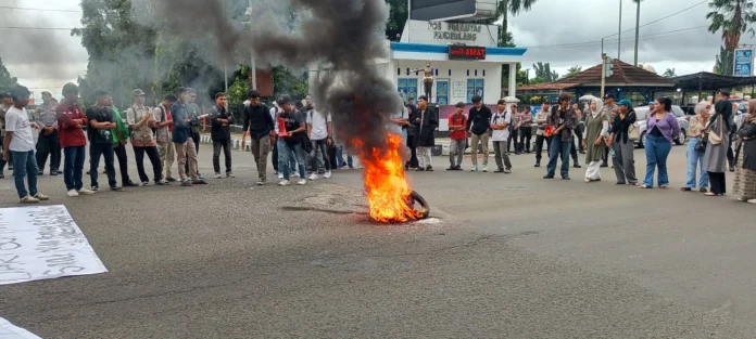 Mahasiswa Pandeglang Tuntut Perhatian Serius Pemkab Pandeglang Soal Pemuda dan Pendidikan