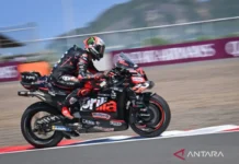 Mandalika Berguncang! Bezzecchi Rajai Kualifikasi MotoGP Indonesia 2025