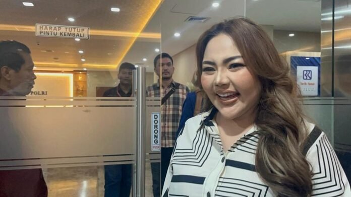 lisa-mariana-ondangdetikcom-1761311878782_169 Kasus Fitnah RK, Lisa Mariana Diperiksa 5 Jam di Bareskrim