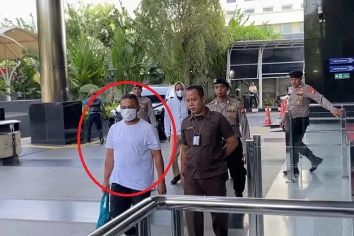 Gubernur Riau Terjaring OTT, KPK Temukan Uang Dolar dan Pound Sterling