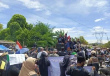 Aksi Blokade Lumpuhkan Akses Tol Cilegon Timur, Warga Minta Aturan Truk Tambang Ditegakkan