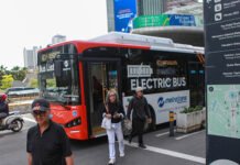 Pegawai Gaji di Bawah Rp 6,2 Juta Kini Bisa Naik Transjakarta, MRT, dan LRT Gratis!