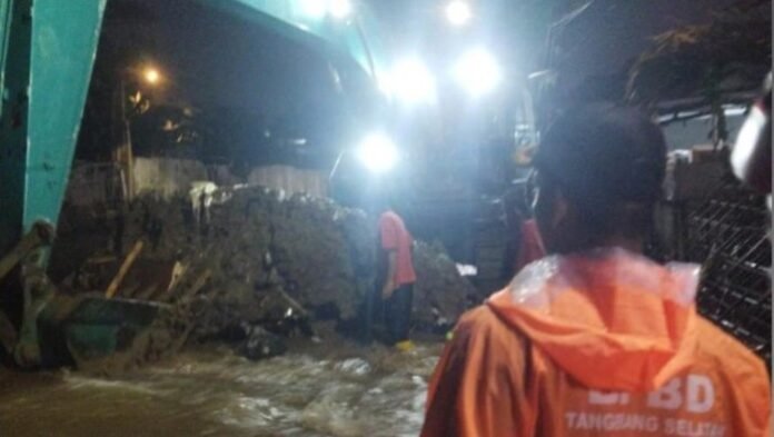 Respons Cepat Pemkot Tangsel Atasi Banjir Akibat Tanggul Jebol di Pondok Kacang Prima