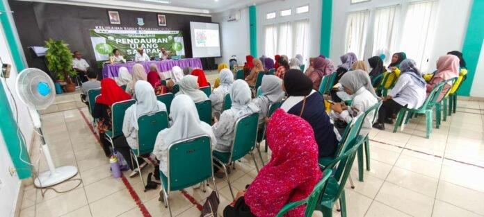 DLH Tangsel Gencarkan Sosialisasi Pengelolaan Sampah Berbasis Masyarakat dan Pelatihan Daur Ulang