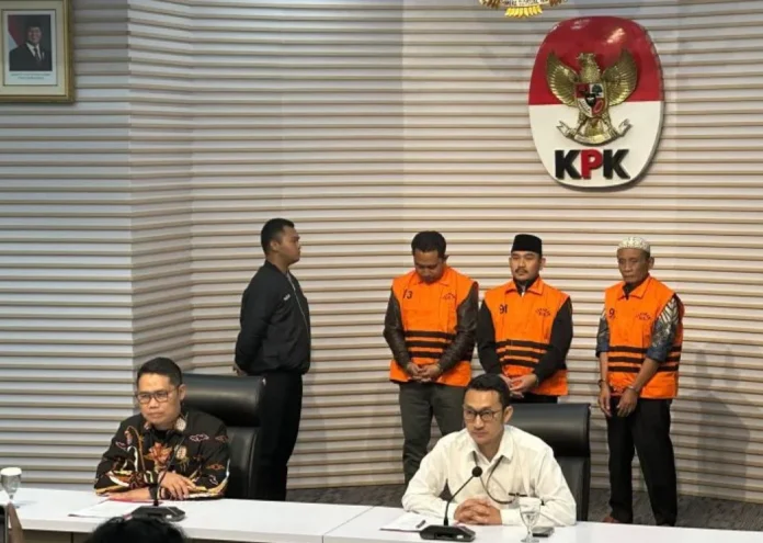 KPK Tahan Bupati Bekasi Ade Kuswara dan Ayahnya dalam Kasus Suap Proyek