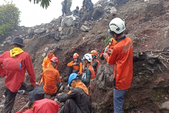 70 Personel SAR Dikerahkan, Pencarian Pendaki Hilang di Slamet Dibatasi Dua Hari