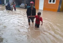Irigasi Jebol, Puluhan Rumah dan Kantor Desa Baros Tergenang Banjir