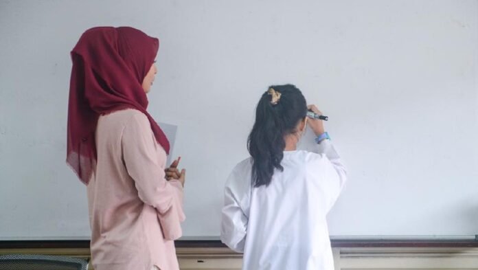 150 Ribu Guru Dapat Beasiswa S1 2026, Kuliah Tak Perlu 4 Tahun